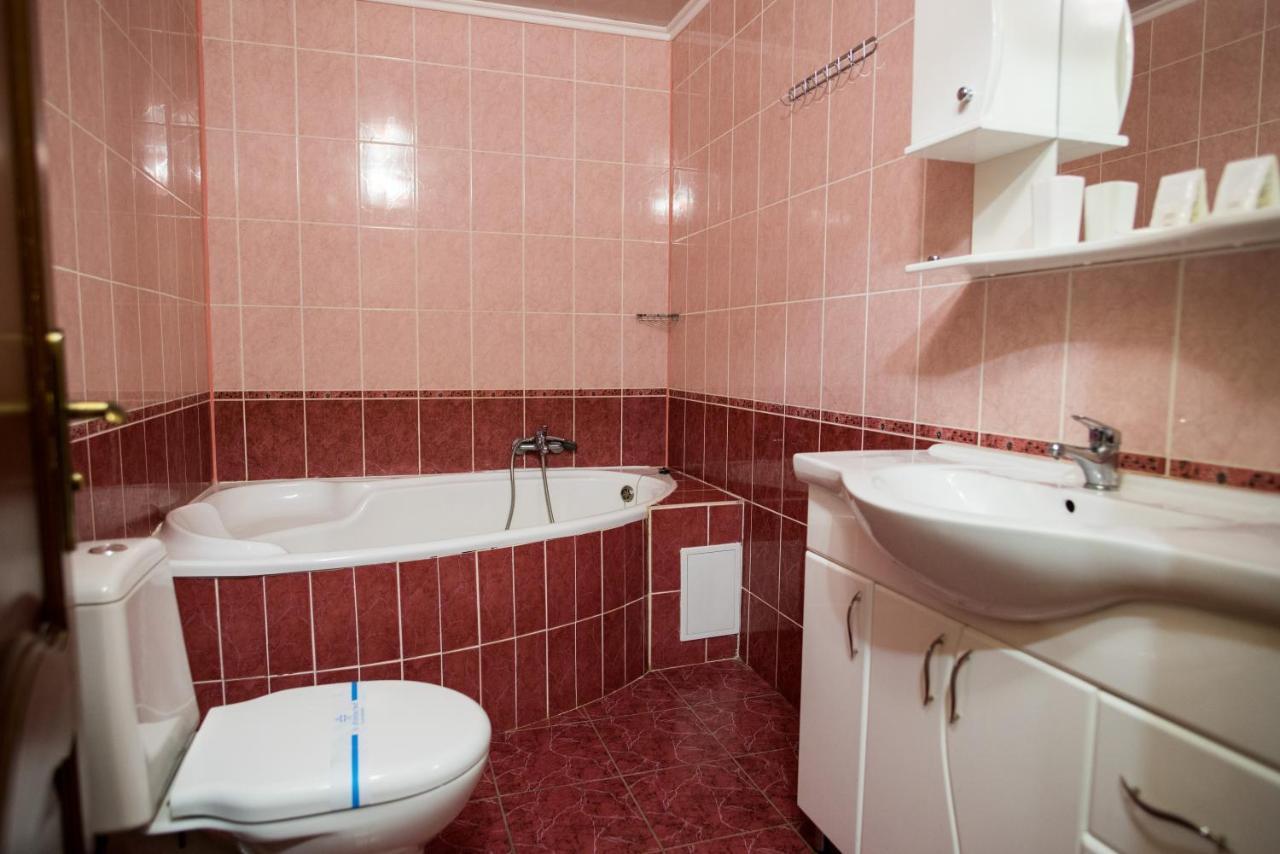 Hotel Zelenyy Bir à Skhidnytsia Extérieur photo
