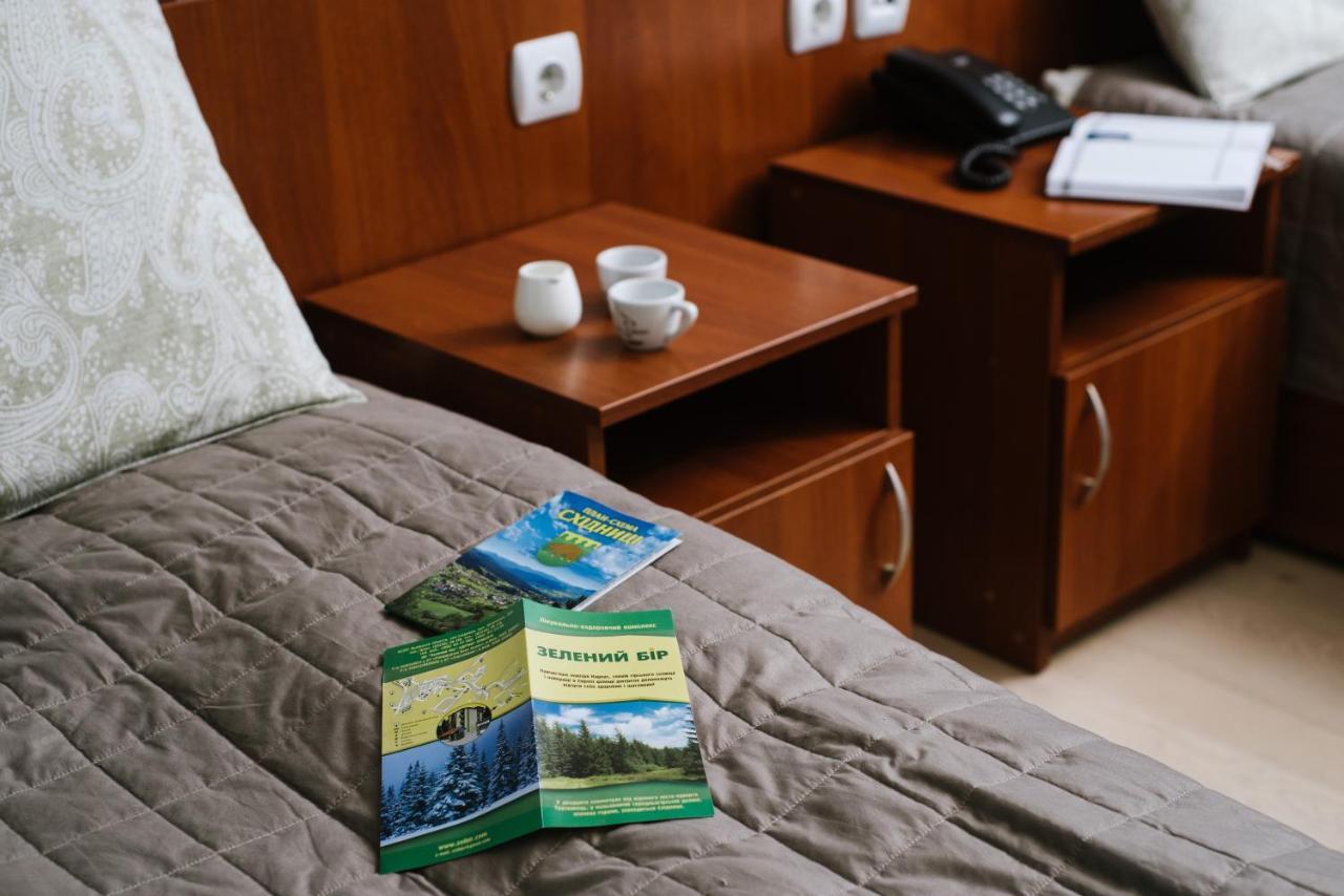 Hotel Zelenyy Bir à Skhidnytsia Extérieur photo