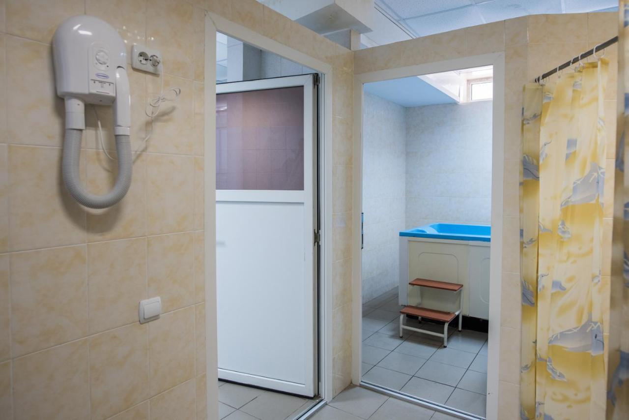 Hotel Zelenyy Bir à Skhidnytsia Extérieur photo