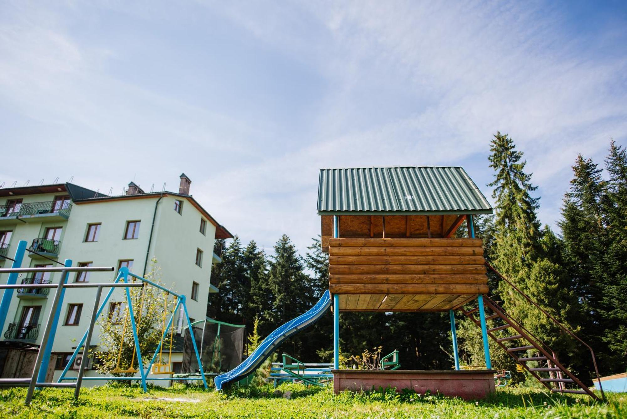 Hotel Zelenyy Bir à Skhidnytsia Extérieur photo